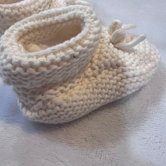 New Winter Baby Off-White Slippers / Bootys with Bow NWOT - Picture 3 of 3
